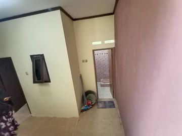 Rumah Murah Siap Huni 1 1/2 Lantai Di Taman Alamanda, Karangsatria.