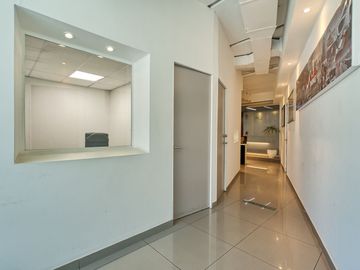 Estupenda oficina en ciudad empresarial  30 UF x m2