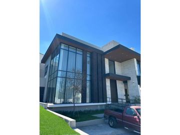 Casa en Venta en Colonia del Valle de Lujo en San Pedro