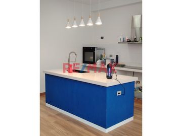 🏡 Esta exclusiva casa en condominio te espera con espacios modernos y amplios, distribuidos en 3 pisos. Con un área de terreno de 160.00 m2 y una cons