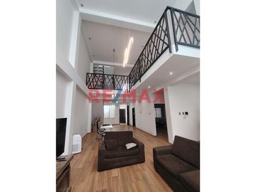 🏡 Esta exclusiva casa en condominio te espera con espacios modernos y amplios, distribuidos en 3 pisos. Con un área de terreno de 160.00 m2 y una cons