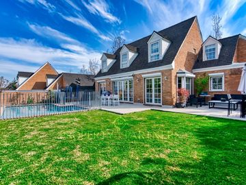 Maravillosa Casa en Condominio Cercana Colegios, Mayflower, Nido de Aguila, Chartwell International y Huelquen Montessori