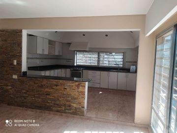 Chalet en venta en Bernal Oeste