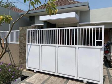 Rumah di Manyar kartika Timur Listrik 2200 watt
