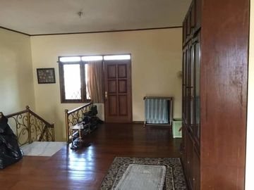 Rumah Cigadung dekat tubagus ismail, dago, sekeloa