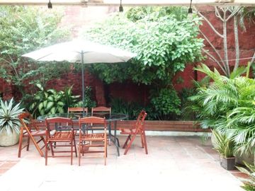 VENDO HERMOSA CASA , AMPLIA, FRESCA  CON PATIO HERMOSO