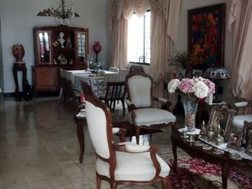 VENDO HERMOSA CASA , AMPLIA, FRESCA  CON PATIO HERMOSO