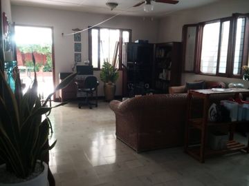 VENDO HERMOSA CASA , AMPLIA, FRESCA  CON PATIO HERMOSO