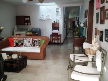 VENDO HERMOSA CASA , AMPLIA, FRESCA  CON PATIO HERMOSO