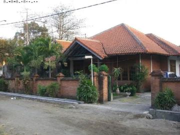 Rumah di Jambangan, STRATEGIS, MODEL ETNIK, TIDAK BANJIR