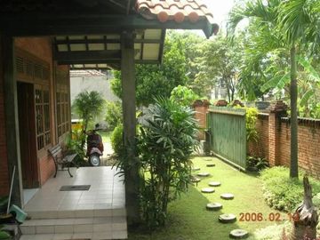 Rumah di Jambangan, STRATEGIS, MODEL ETNIK, TIDAK BANJIR
