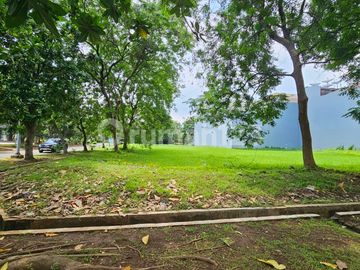 Kavling Katamaran 25x35 (875)m jarang ada, Selatan- Timur, Boulevard, Depan Taman