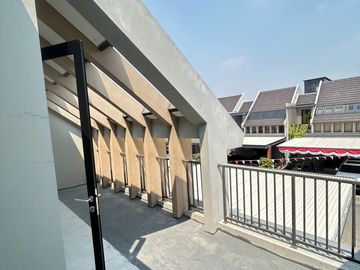 Rumah Minimalis 5 Menit ke Eka Hospital Grand Wisata Siap Huni J-52659