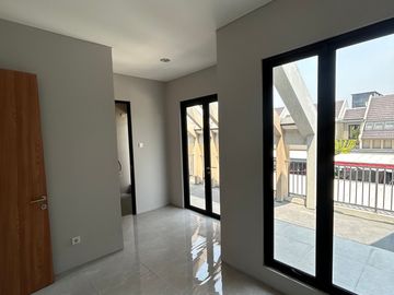 Rumah Minimalis 5 Menit ke Eka Hospital Grand Wisata Siap Huni J-52659