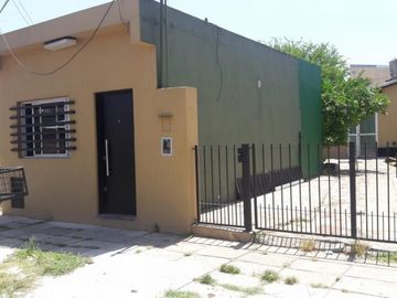 CASA  con 2 DEPTOs 2 AMB C/COCHERA M CORONADO Oportunidad