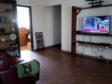 CASA  con 2 DEPTOs 2 AMB C/COCHERA M CORONADO Oportunidad