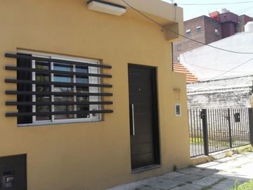 CASA  con 2 DEPTOs 2 AMB C/COCHERA M CORONADO Oportunidad