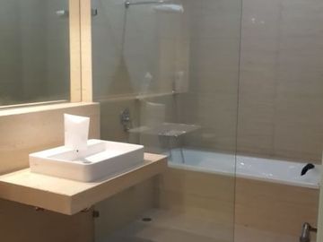 Rumah 3 Lantai Sangat Baru Dan Cantik Lokasi Di Pondok Indah
