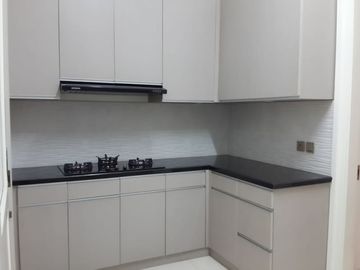 Rumah 3 Lantai Sangat Baru Dan Cantik Lokasi Di Pondok Indah