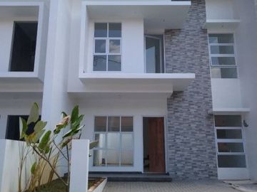 Dijual ready stock rumah mewah cantik rasa villa sejuk asri di cisaranten ARcamanik