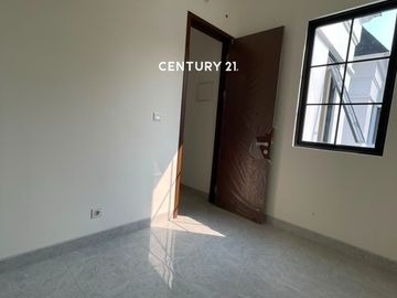 Disewakan Rumah Europan Classic Di  Area Bintaro Bs 18671
