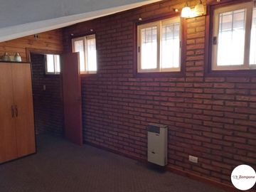 Casa en 3 plantas   4 Dorm 1 en suite con Vestidor.   Parrilla/ Pileta.  IMPERDIBLE !!!