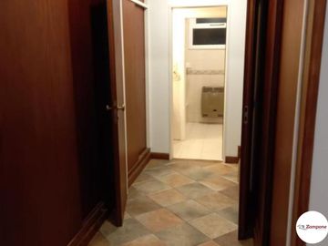 Casa en 3 plantas   4 Dorm 1 en suite con Vestidor.   Parrilla/ Pileta.  IMPERDIBLE !!!