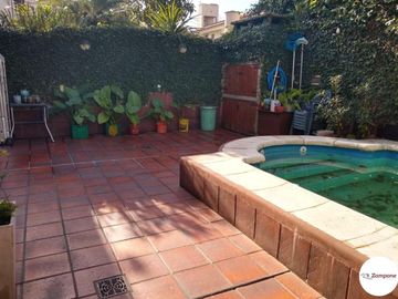 Casa en 3 plantas   4 Dorm 1 en suite con Vestidor.   Parrilla/ Pileta.  IMPERDIBLE !!!