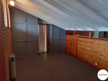 Casa en 3 plantas   4 Dorm 1 en suite con Vestidor.   Parrilla/ Pileta.  IMPERDIBLE !!!