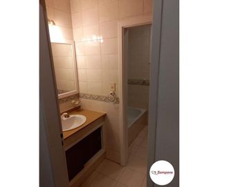 Casa en 3 plantas   4 Dorm 1 en suite con Vestidor.   Parrilla/ Pileta.  IMPERDIBLE !!!