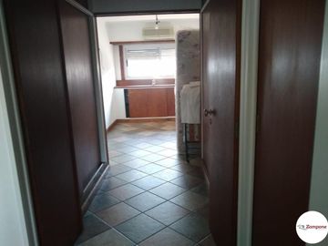Casa en 3 plantas   4 Dorm 1 en suite con Vestidor.   Parrilla/ Pileta.  IMPERDIBLE !!!