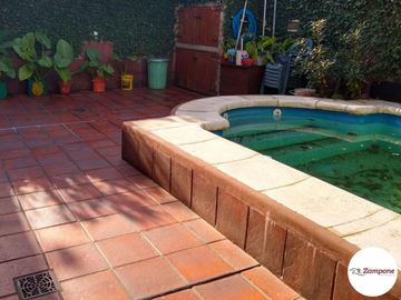 Casa en 3 plantas   4 Dorm 1 en suite con Vestidor.   Parrilla/ Pileta.  IMPERDIBLE !!!