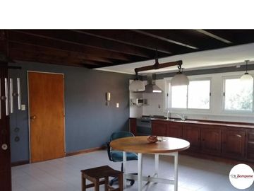 Casa en 3 plantas   4 Dorm 1 en suite con Vestidor.   Parrilla/ Pileta.  IMPERDIBLE !!!
