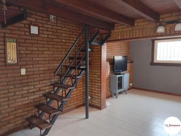 Casa en 3 plantas   4 Dorm 1 en suite con Vestidor.   Parrilla/ Pileta.  IMPERDIBLE !!!