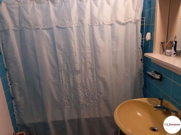 Casa en 3 plantas   4 Dorm 1 en suite con Vestidor.   Parrilla/ Pileta.  IMPERDIBLE !!!