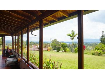 VENDO FINCA CON CASA CON PROYECCION TURISTICA - GUATAPE ANTIOQUIA