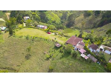 VENDO FINCA CON CASA CON PROYECCION TURISTICA - GUATAPE ANTIOQUIA