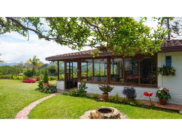 VENDO FINCA CON CASA CON PROYECCION TURISTICA - GUATAPE ANTIOQUIA