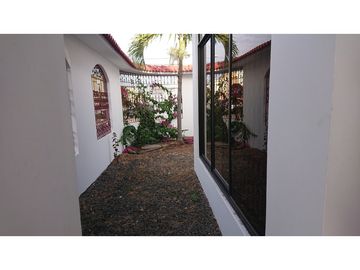 En venta hermosa casa en Manta 2000
