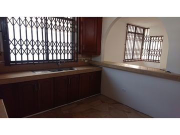 En venta hermosa casa en Manta 2000