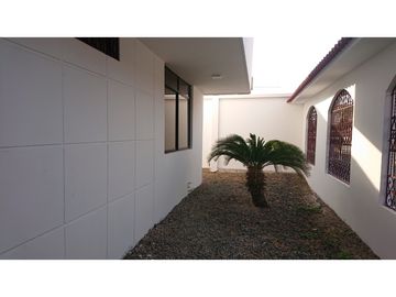 En venta hermosa casa en Manta 2000