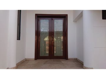 En venta hermosa casa en Manta 2000
