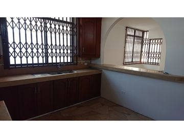 En venta hermosa casa en Manta 2000