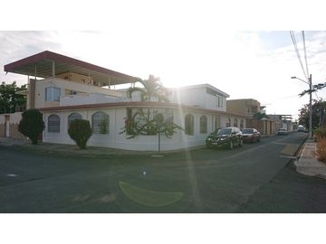 En venta hermosa casa en Manta 2000