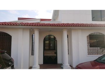 En venta hermosa casa en Manta 2000