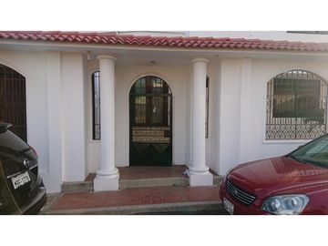 En venta hermosa casa en Manta 2000