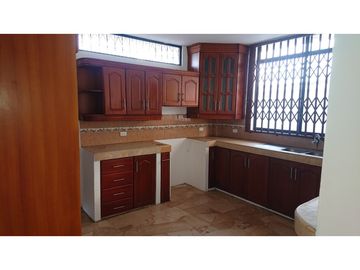 En venta hermosa casa en Manta 2000