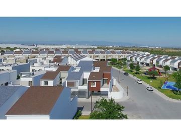ALMERIA Casa en Venta en Apodaca MZC