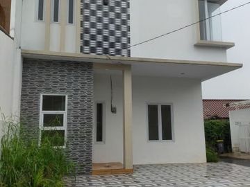Melda Rumah Hook 2 Lantai Strategis Beji Tanah Baru