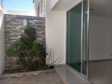 Casa venta valle de juriquilla Queretaro, condominio con alberca  precio de oportunidad